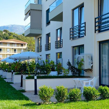 The Blue Wave Hotel Himare Exteriör bild
