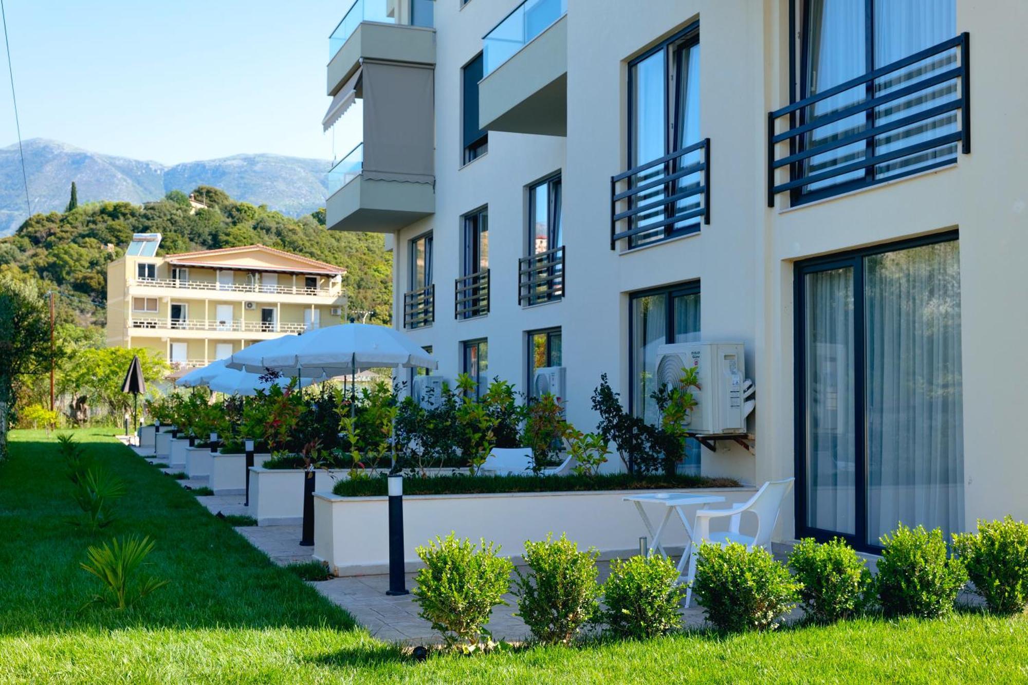 The Blue Wave Hotel Himare Exteriör bild