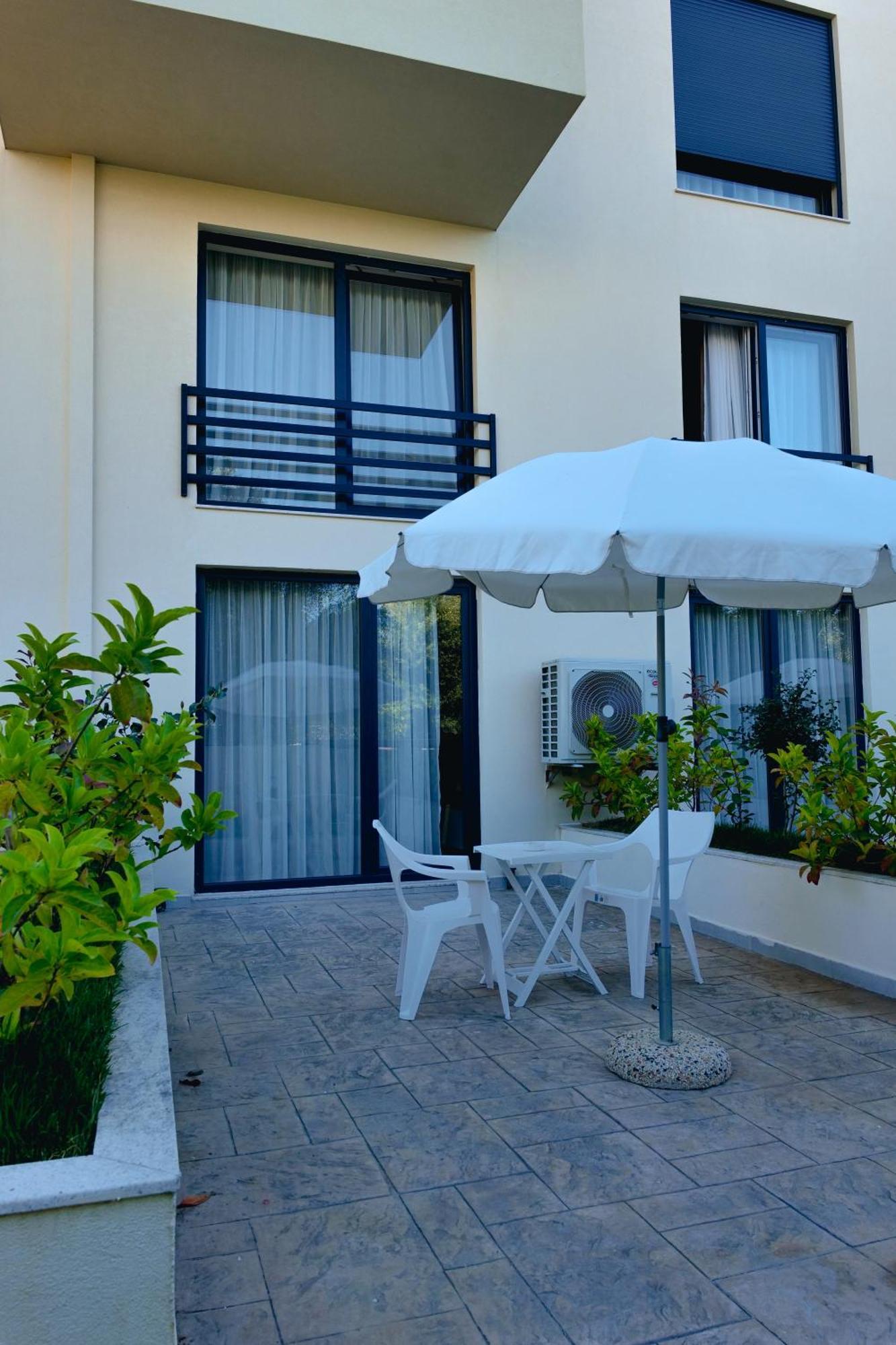 The Blue Wave Hotel Himare Exteriör bild
