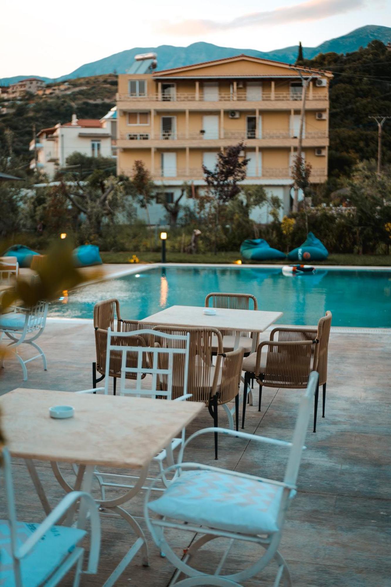 The Blue Wave Hotel Himare Exteriör bild