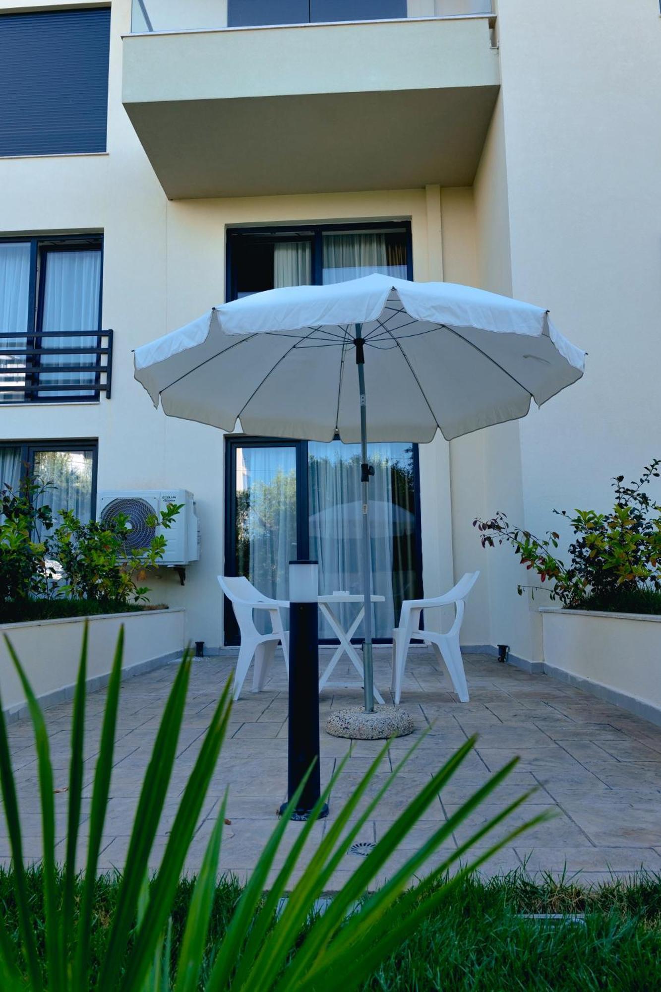 The Blue Wave Hotel Himare Exteriör bild