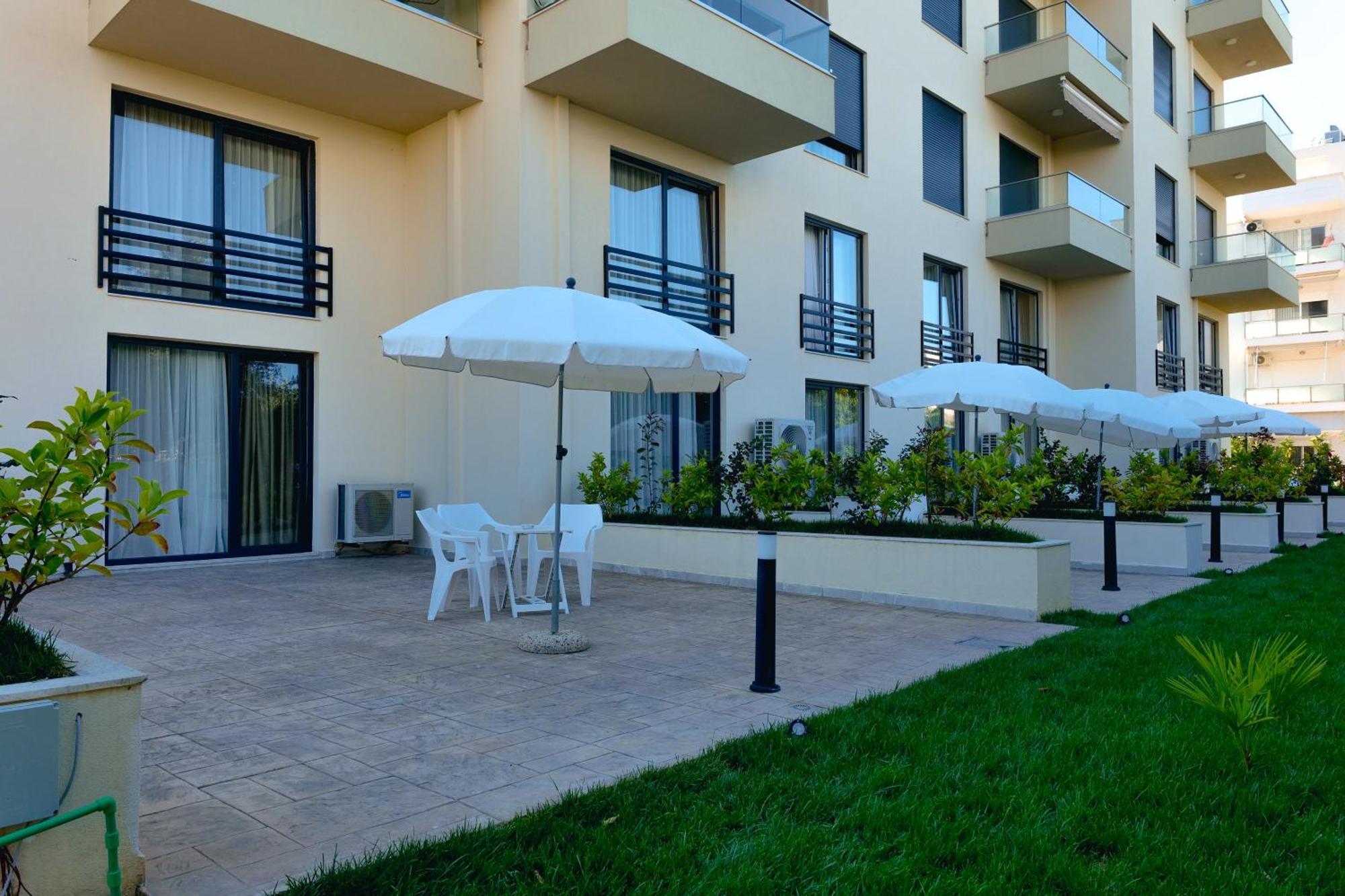 The Blue Wave Hotel Himare Exteriör bild