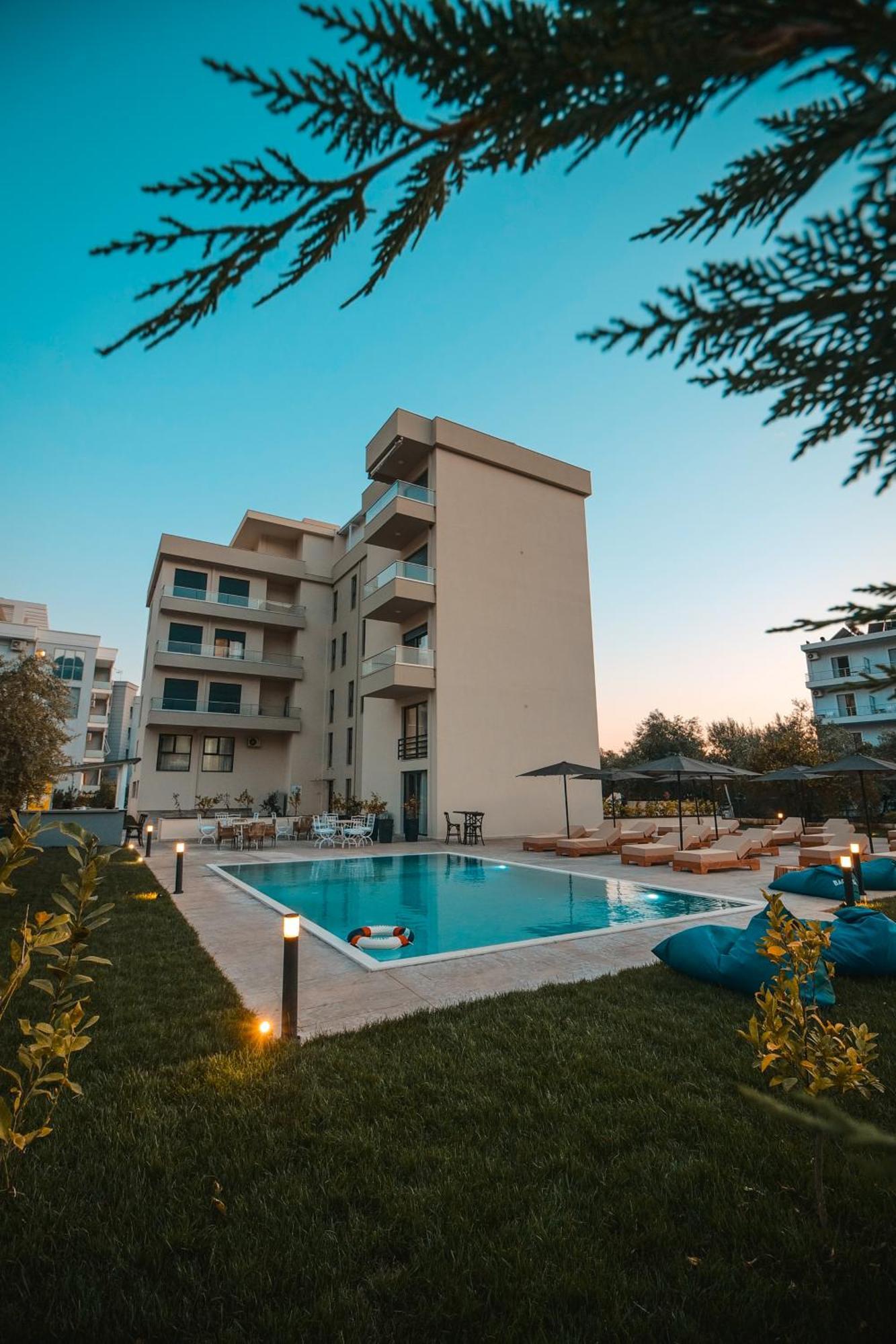 The Blue Wave Hotel Himare Exteriör bild