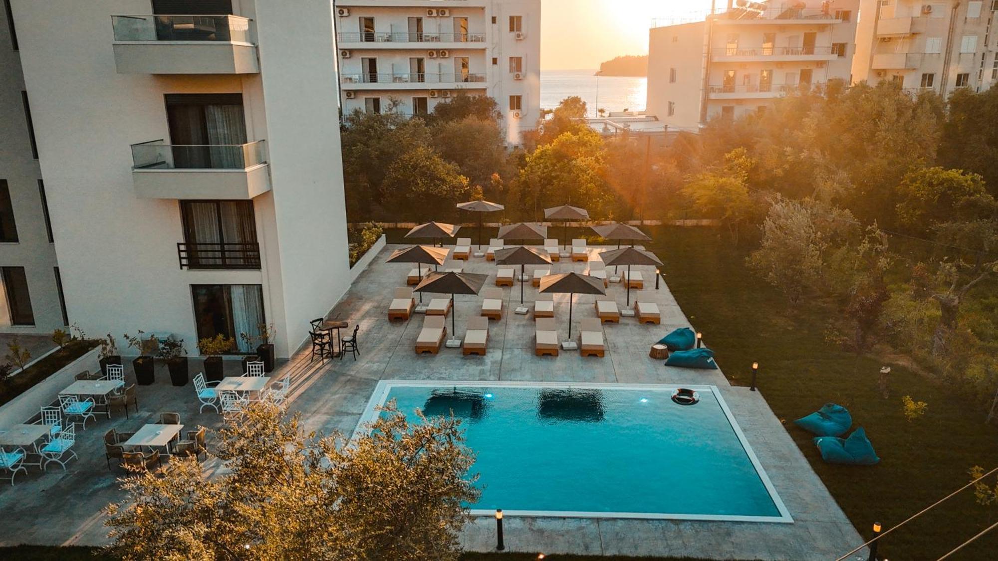 The Blue Wave Hotel Himare Exteriör bild