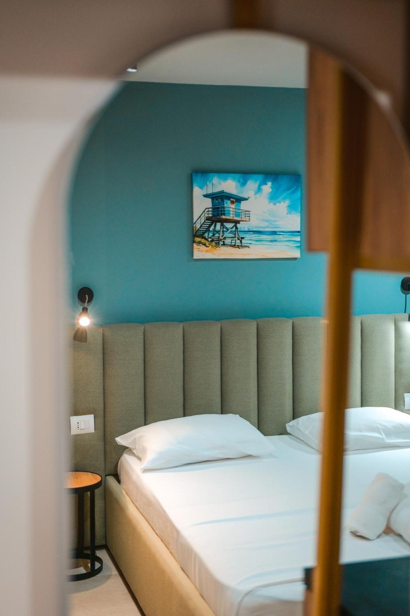 The Blue Wave Hotel Himare Exteriör bild